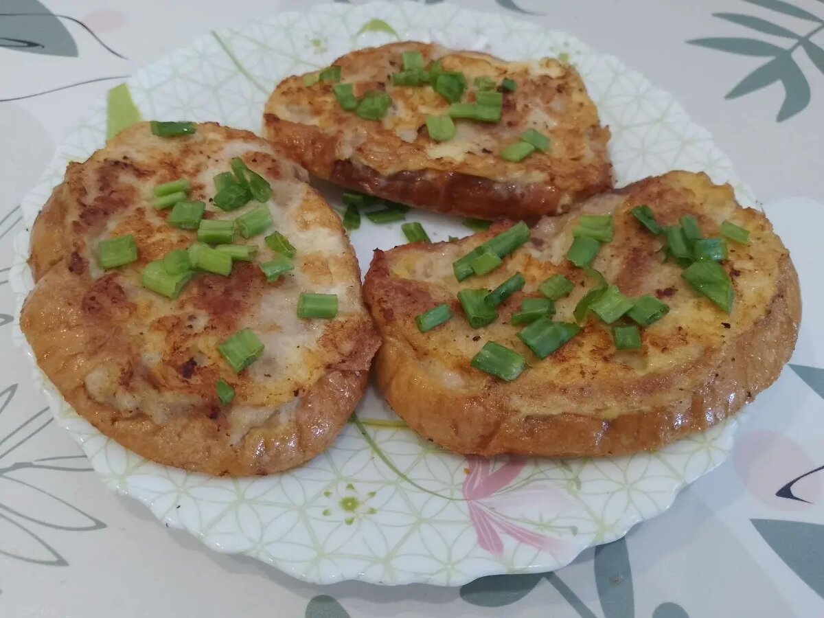 Бутерброды с сыром и фаршем, на сковороде