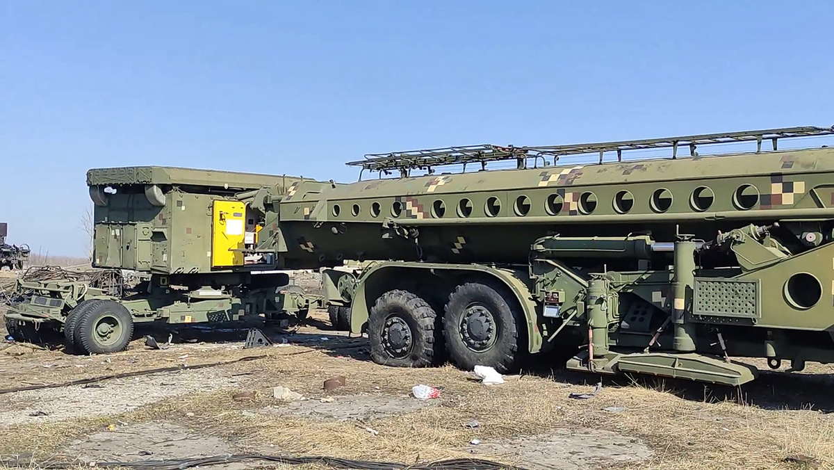   Уничтоженные позиции дивизиона ЗРК С-300 Вооруженных сил Украины 
Пресс-служба Минобороны РФ / ТАСС