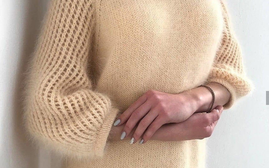 Вязаные платья, притягивающие взгляды. 10 моделей со схемами узоров