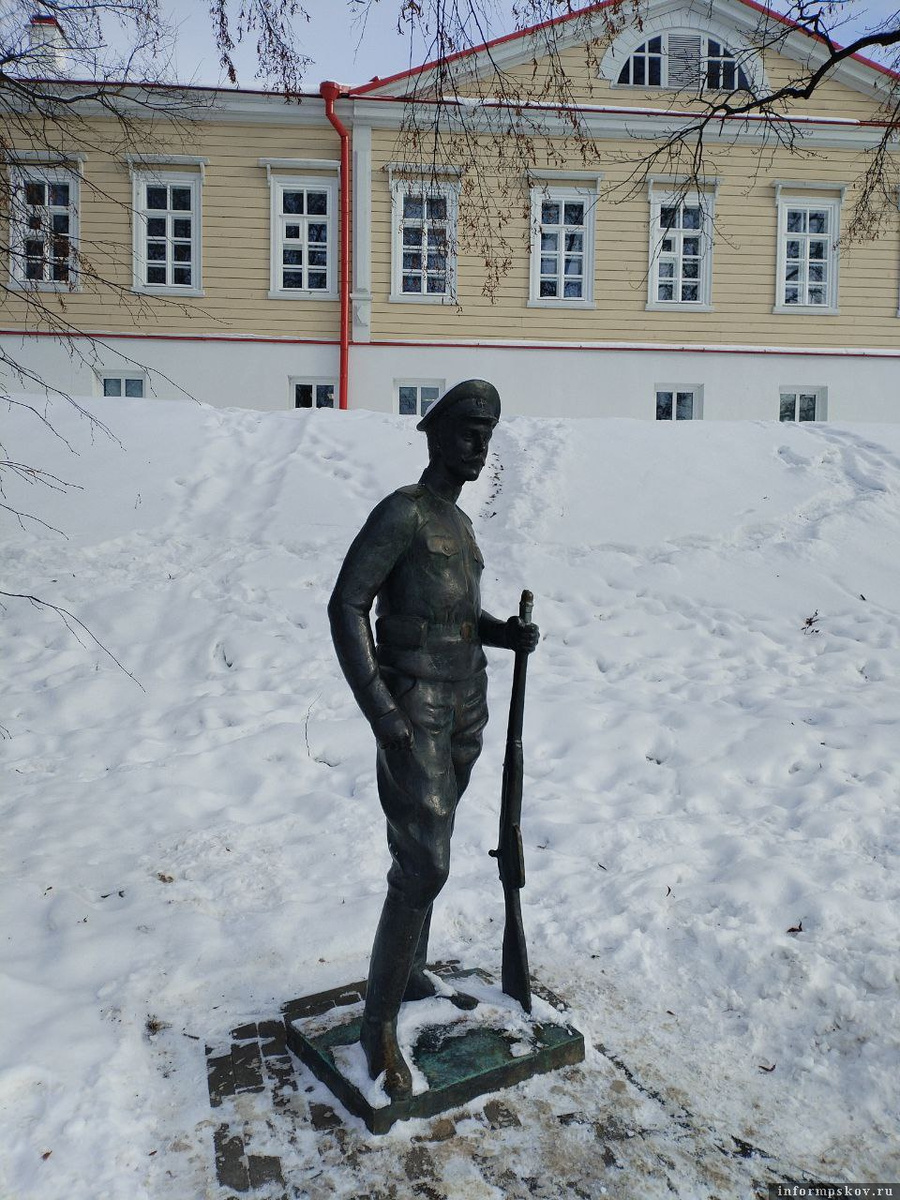 Солдат Первой мировой в Пскове вновь лишился оружия. Фото: Максим Андреев