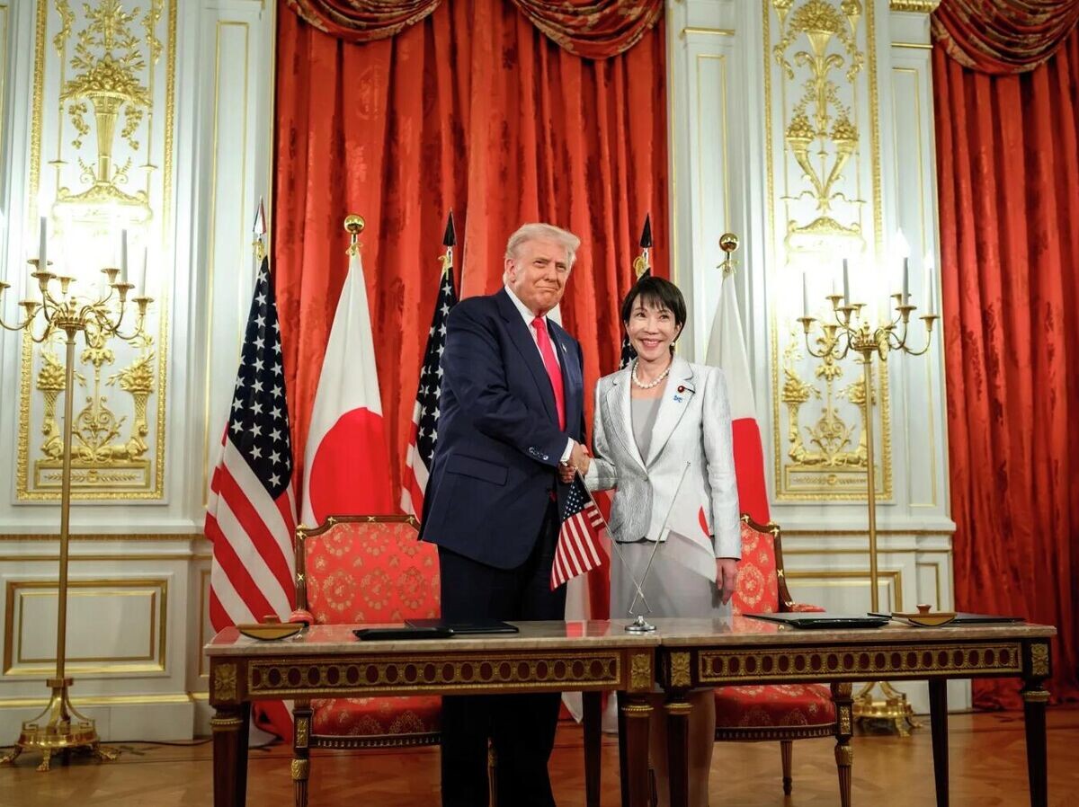    Президент США Дональд Трамп и премьер-министр Японии Санаэ Такаити во время встречи в Токио | © Фото : The White House