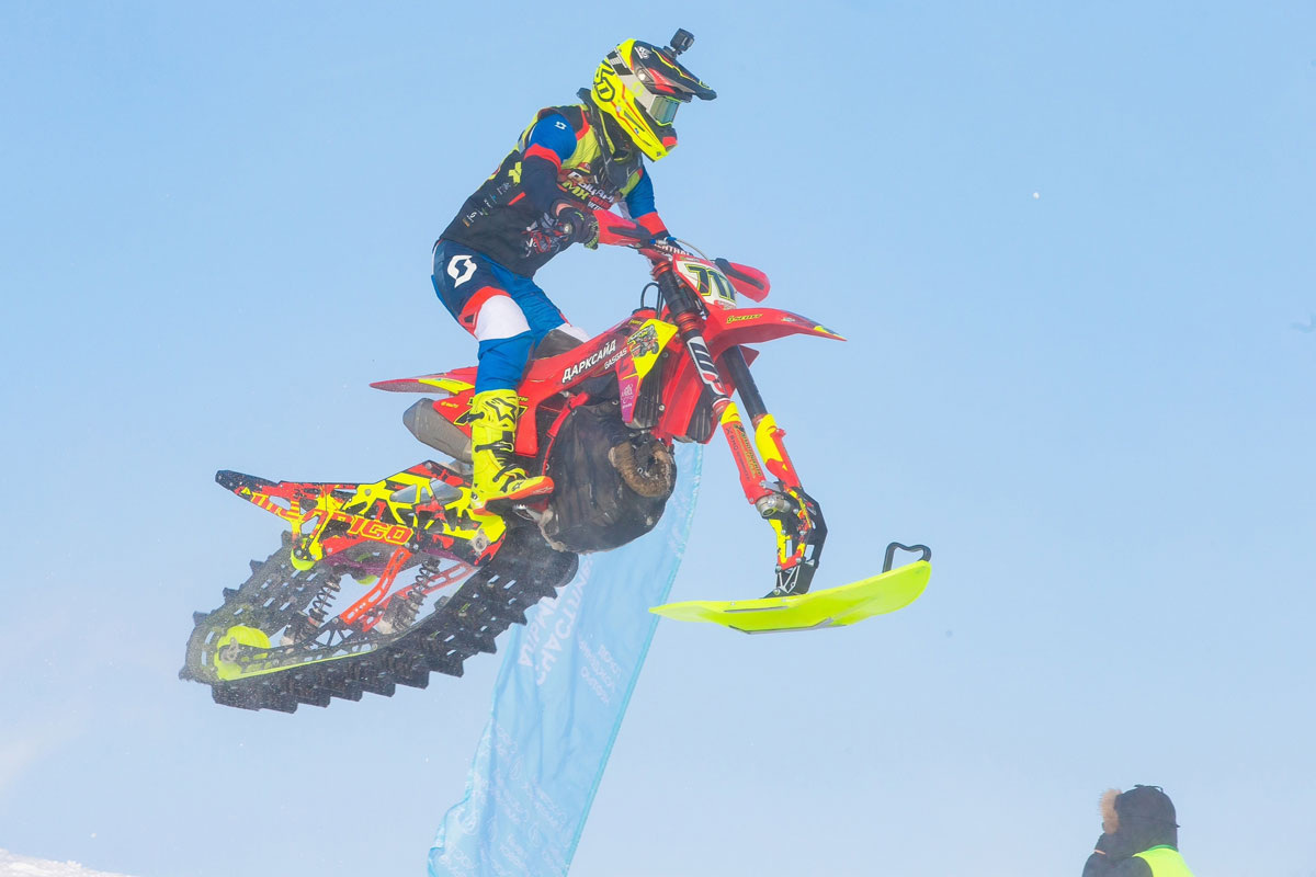    Скорость, трамплины и снег: первый этап ЧР по сноубайкам прошел в Томске