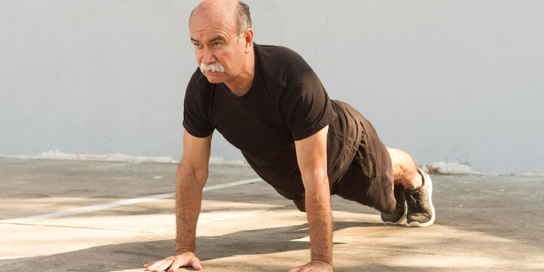 На сколько вы сильны - норма отжиманий для мужчин в возрасте от 40 до 60 лет