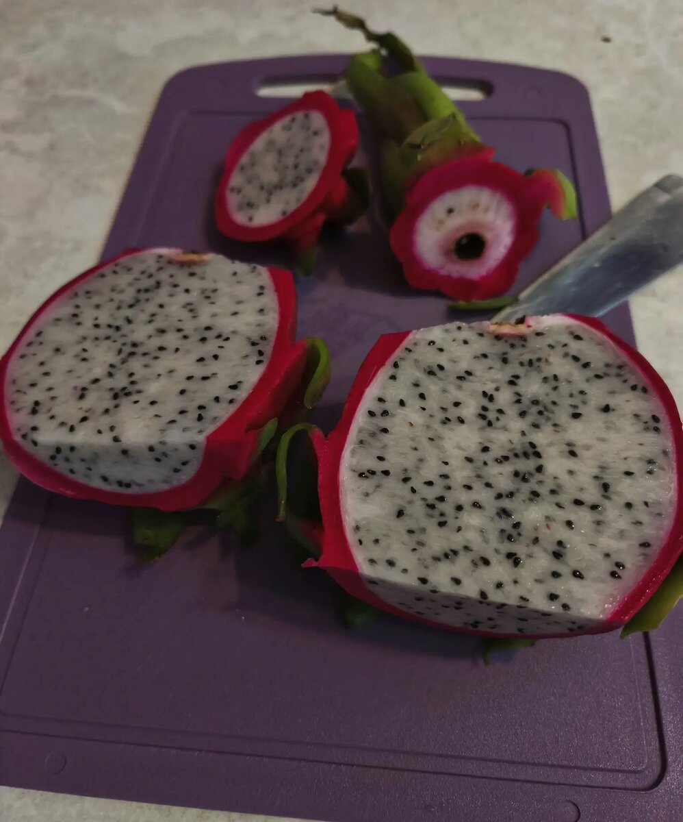 Как правильно чистить питтахайю?