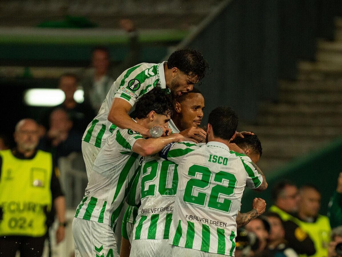    Футболисты "Бетиса" | © Соцсети "Бетиса"