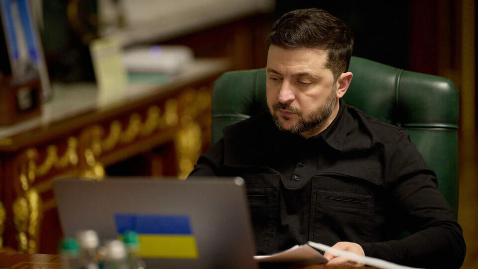     Зеленский признал, что флаги и призывы не вернут украинцев домой Zuma/TASS