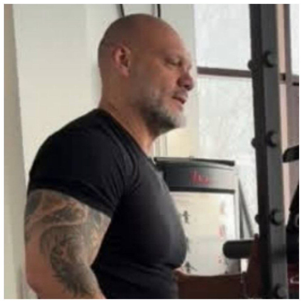 Качок в кадре - муж за кадром