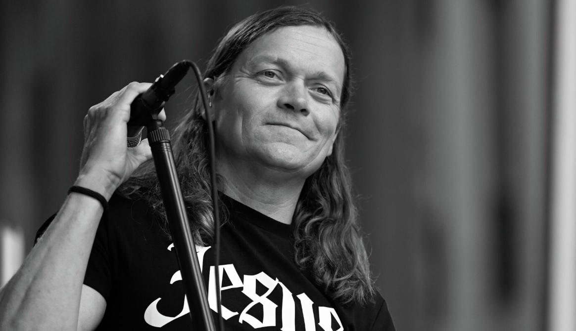 Музыкант Брэд Арнольд