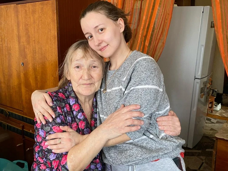 Алина с мамой