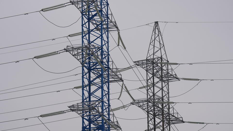     Жители Днепропетровска перекрыли дорогу из-за отсутствия света ИЗВЕСТИЯ/Дмитрий Коротаев