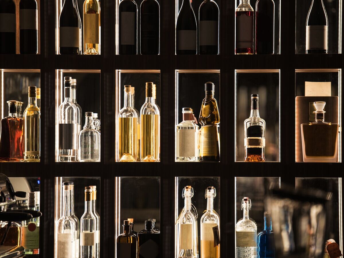    Бар алкогольных напитков | © Fotolia / peterzayda