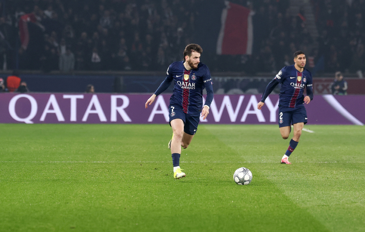    Полузащитник ПСЖ Хвича Кварацхелия  Catherine Steenkeste/Getty Images for Qatar Airways