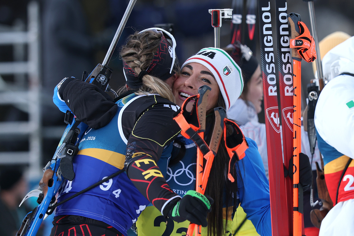     Франциска Пройс поздравляет Доротею Вирер / Michael Steele/Getty Images