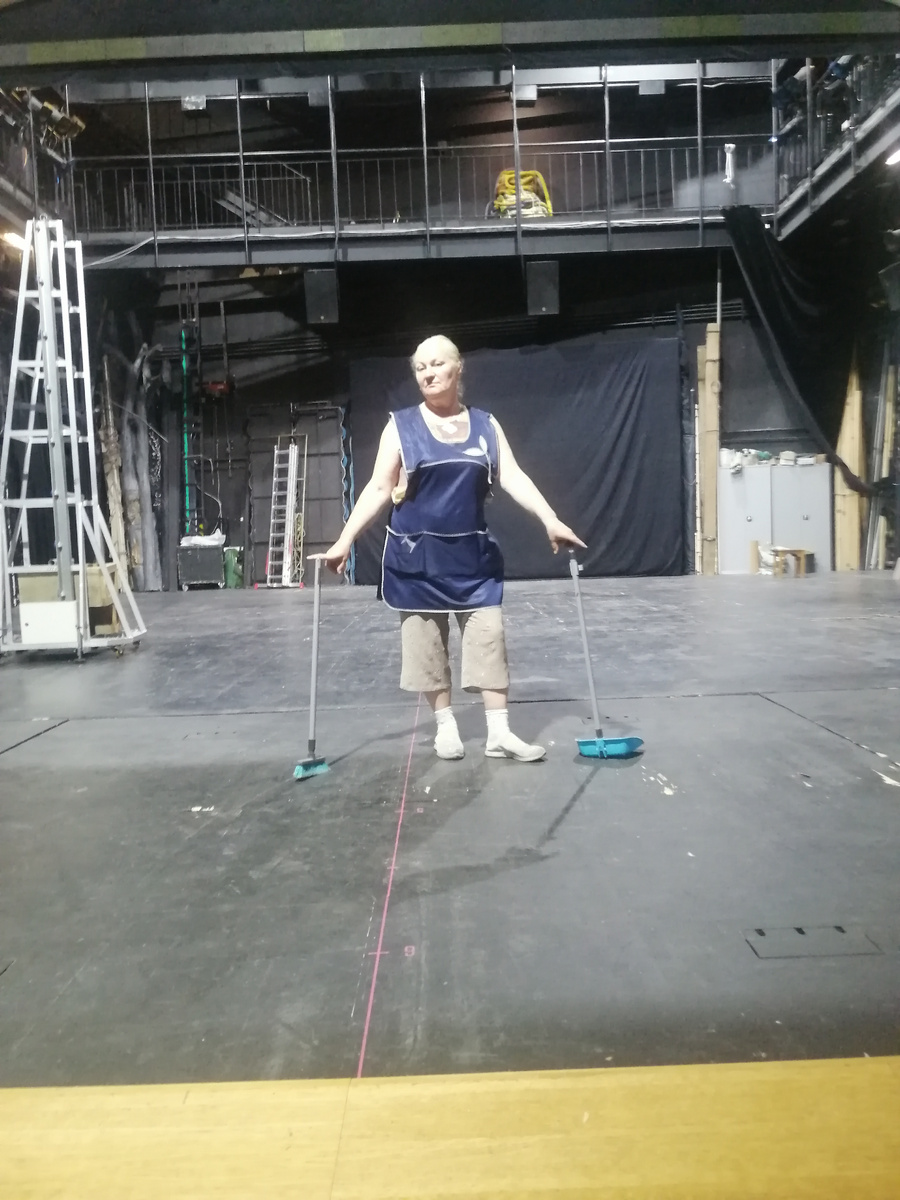 "Блестщю" на сцене