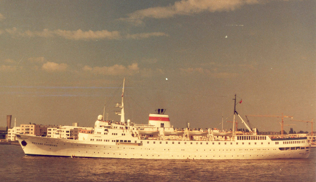 1. Пассажирское судно "Михаил Калинин"