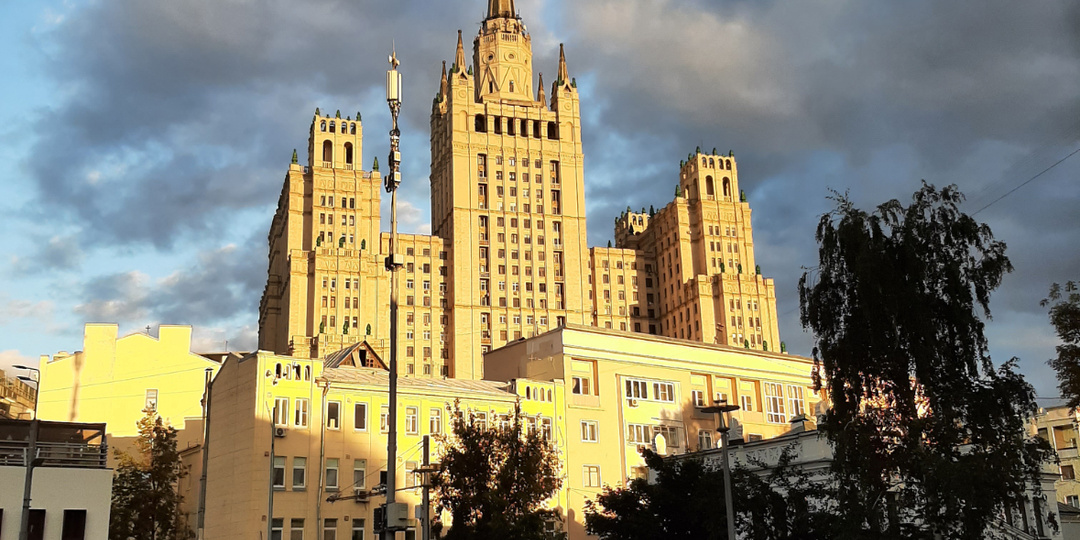 Сказ про то, как на Кудринской д.1, во граде Москве, домофонный звон утих ( по мотивам реальной проблемы)