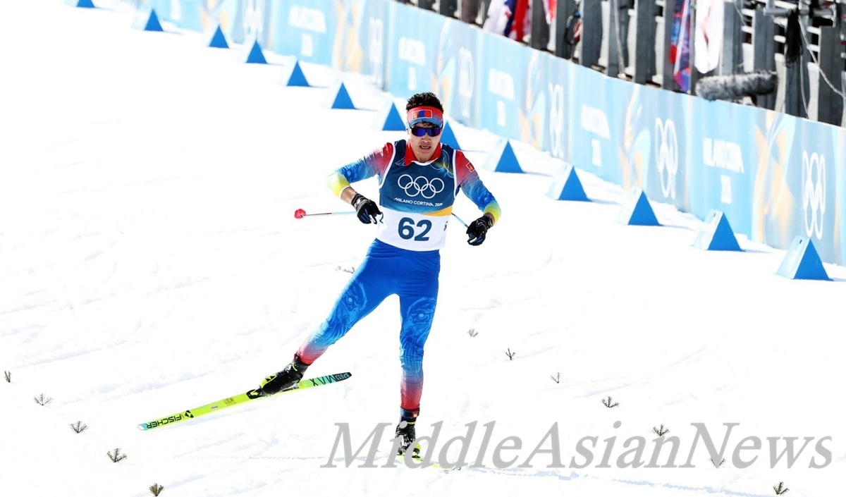 лыжник АЧБАДРАХ Батмөнх... фото: ХАРЦАГА Энхбаатар
