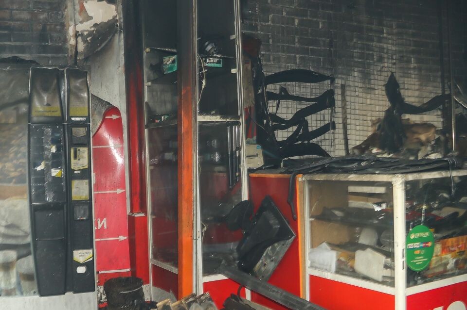    Последствия пожара на Теплом рынке на ул. Целинной, 3. Источник: Виталий Барабаш