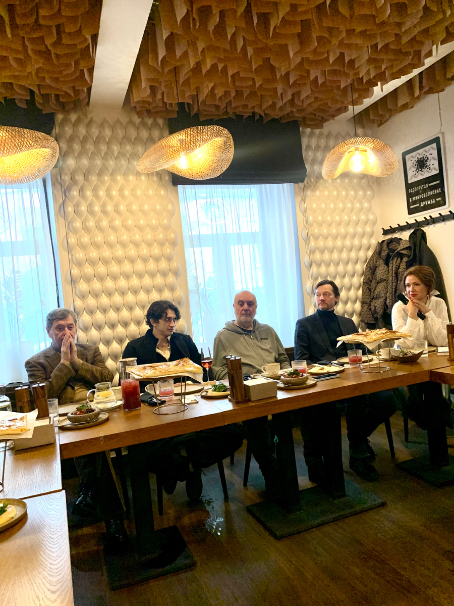 Актеры и режиссер В.Мирзоев спектакля «Маленькие трагедии»