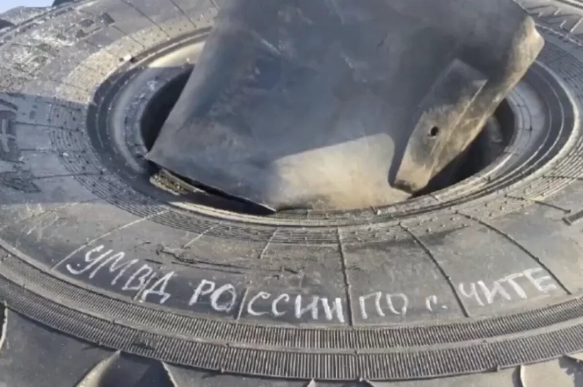    Полицейские Забайкалья отправили шины для большегруза для воинов на СВО