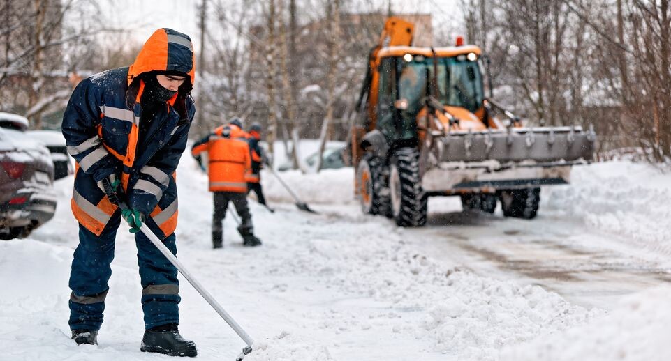    Уборка снега в поселке Большие Вяземы Одинцовского округа / Медиасток.рф