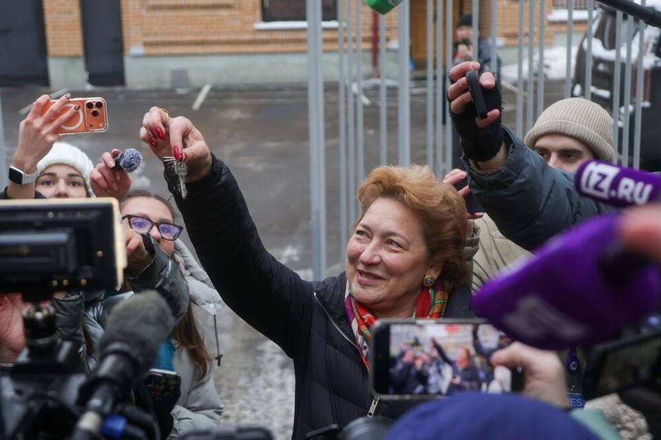    В «деле Долиной» недавно была поставлена точка. Полина Лурье - покупательница квартиры народной артистки - наконец-то получила ключи от жилья Агентство городских новостей МОСКВА