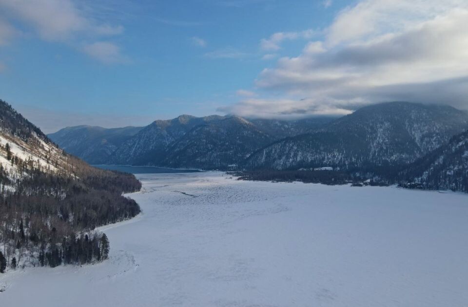    Ледовая обстановка на Телецком озере. Источник: Светлана Кулбацкая / Алтайский заповедник