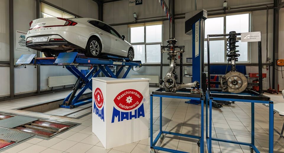    Бокс для ремонта автомобиля показали молодежи на фестивале рабочих профессий «ВОЛИН ФЕСТ 2025» в Одинцово / Медиасток.рф