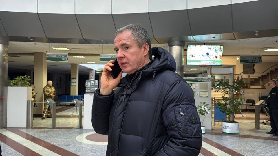    Губернатор Белгородской области Вячеслав Гладков заявил о готовности вывезти школьников и незащищенных жителей. Источник: t.me/vvgladkov