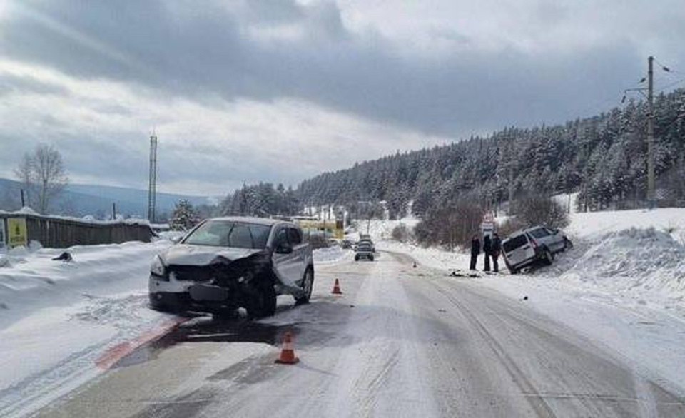    «Ниссан Кашкай» столкнулся «в лоб» с отечественной машиной «Лада Ларгус» УГИБДД ГУ МВД России по Иркутской области