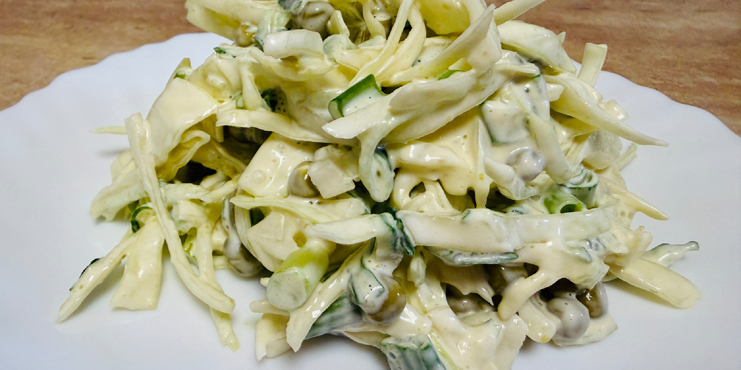 Бюджетный салат "Свежесть", который готовится за считанные минуты