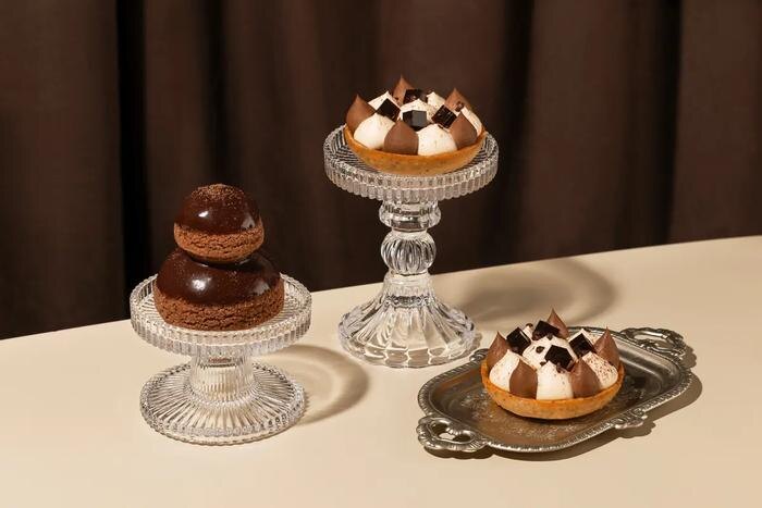 «Шоколадная монашка» (слева). Обложка © coffeemania.ru