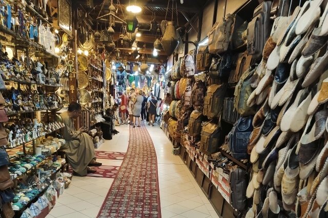    В отпуске многие отправляются за покупками на местный рынок. Фото: omsk.aif.ru// Евгения Хомицкая