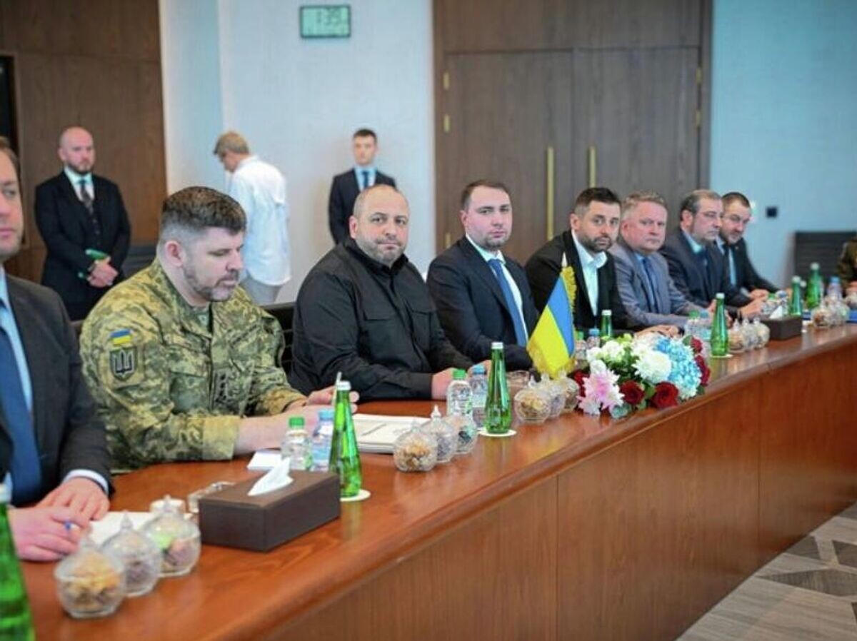    Украинская делегация участвует во втором раунде переговоров представителей РФ, США и Украины в Абу-Даби© РИА Новости . МИД ОАЭ