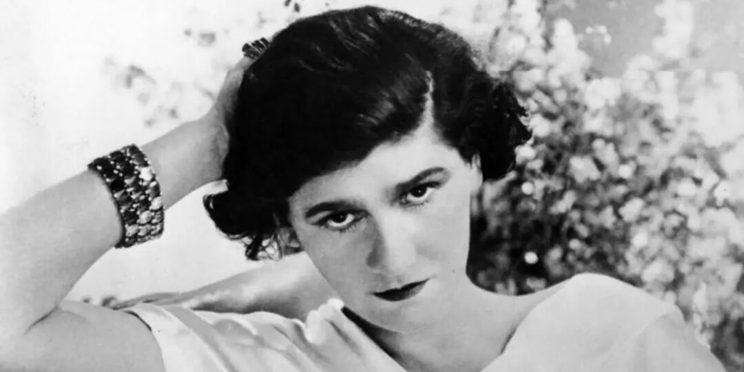 Все афоризмы Коко Шанель записаны влюбленным в неё поэтом