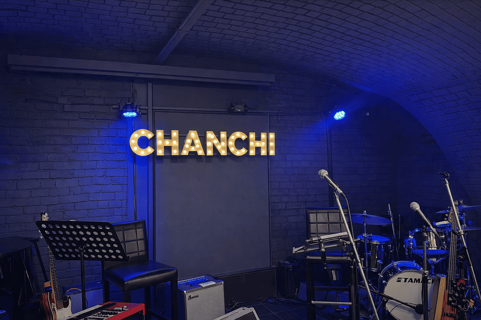 Дизайн, производство и монтаж интерьерной вывески для музыкальных пространств