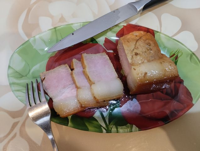 Сало, варёное в луковой шелухе