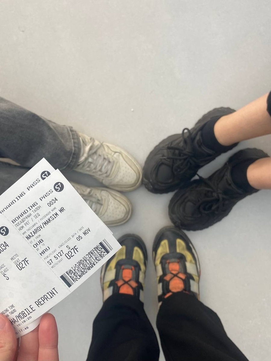 Счастливые практически босоногие бродяги). Путешествуем мы опять нашей излюбленной компанией: я и мои дети, Маришка и Макс.