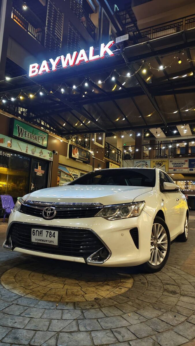 Одна из предоставляемых машин - Toyota Corolla