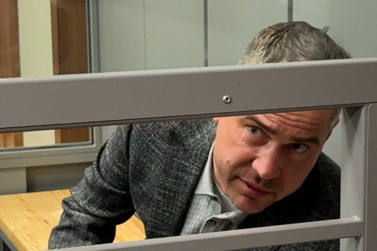    Отозванные вами средства вы не направляли практически три месяца. Почему? — настаивал подсудимый Закиров