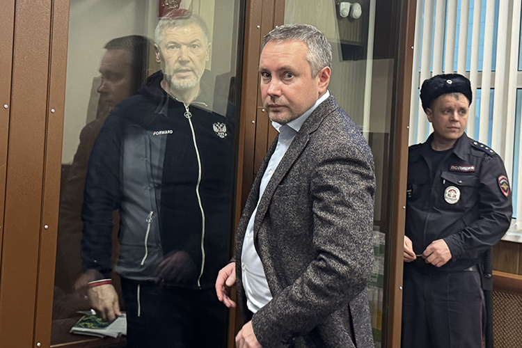    Дорожник по решению Басманного районного суда уехал на два месяца в столичный СИЗО, где и находится до настоящего времени.   
Фото: Елена Колебакина-Усманова
