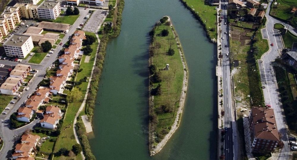 Остров-маятник, который меняет свой паспорт дважды в год