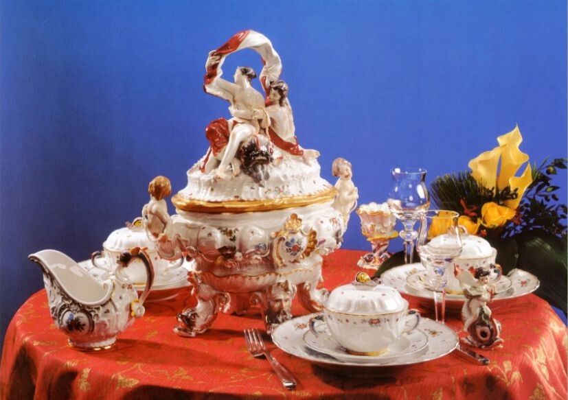 Мейсен. Из "Лебединой" серии. Скриншот с официального сайта https://www.meissen.com/de/web-produkte/tisch-tafel.html 