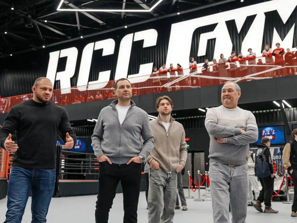     Морозов оценил зоны для релакса и тренажеры в зале нового поколения