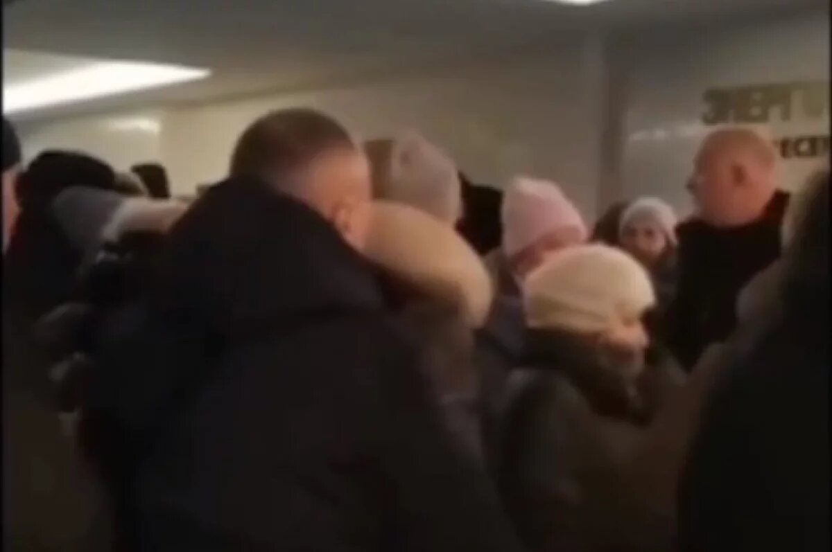    Хабаровчане стоят в очередях за субсидированными билетами с ночи