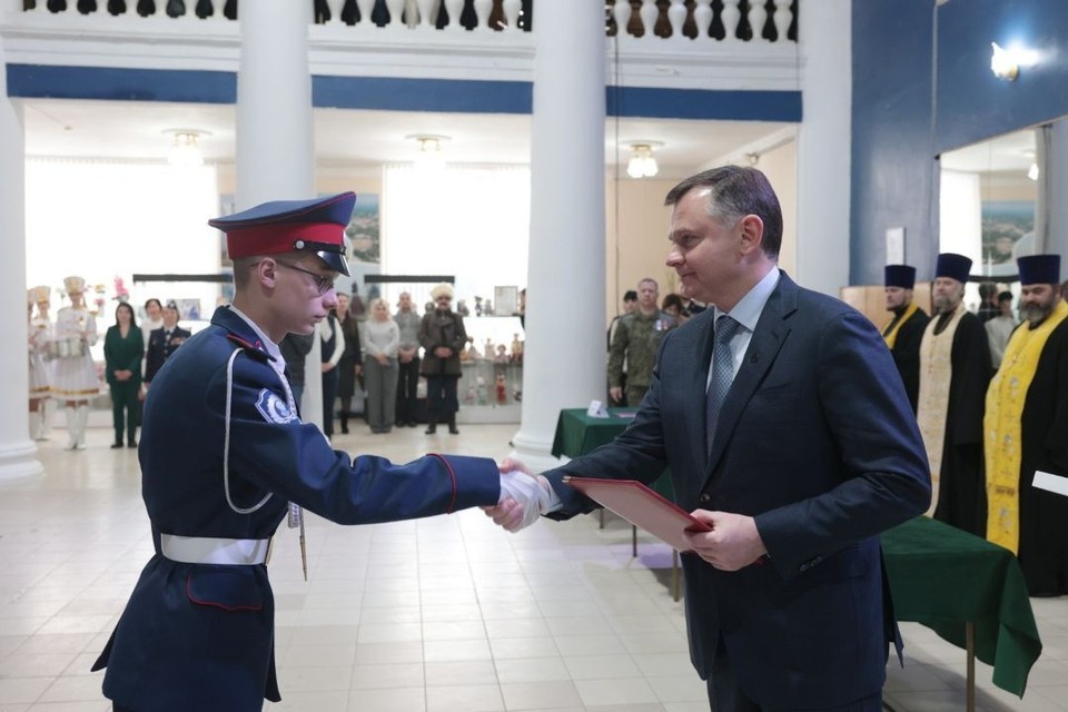    В Белокалитвинском казачьем корпусе 75 кадет приняли Кодекс чести. Фото: Правительство РО.