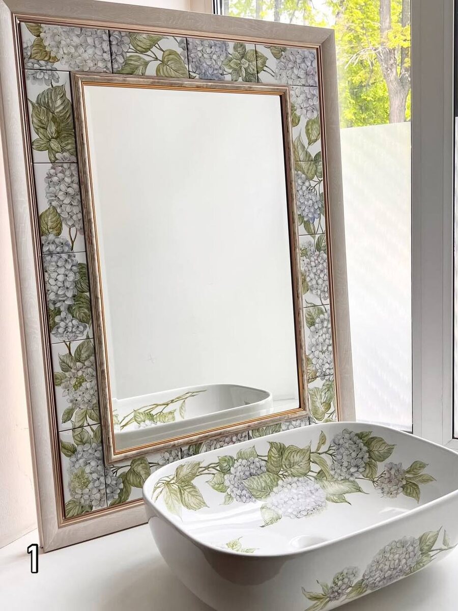 Любимые гортензии. В моей мастерской цветут круглый год). Зеркало: 90х70 см. Раковина накладная: 36х50х15 см. Высокотемпературный обжиг, рисунок нестираем. 