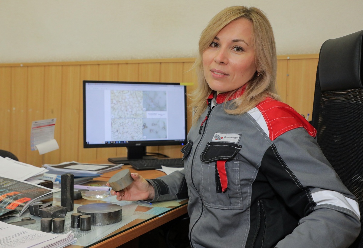 На счету начальника отдела металловедения Инны Панкратовой – восемь статей в научных журналах. Фото Валерия Воронова / «Медиацентр»