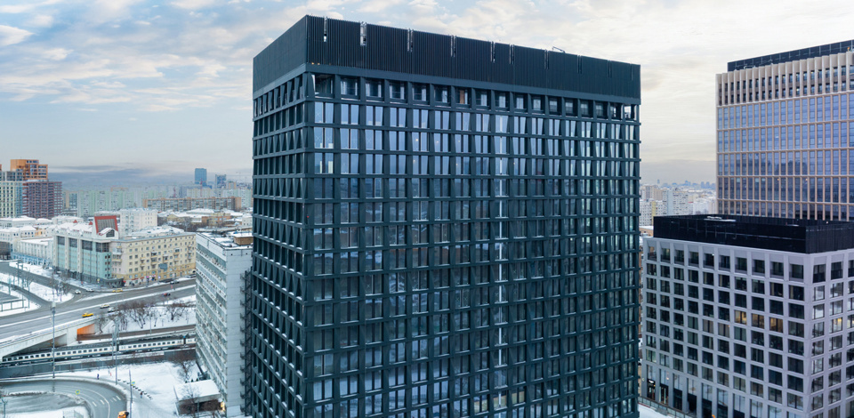     В крупном бизнес-центре в Бумажном проезде завершены фасадные работы