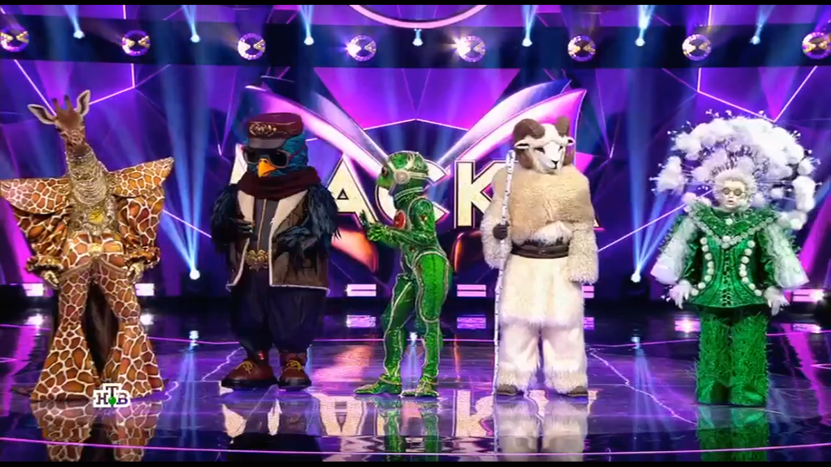 А вот они же - во время номинации на иммунитет, но уже стоят в другом порядке: Жираф, Снегирь, Лягушка, Баран, Одуванчик. Первый претендент на иммунитет - Жираф.